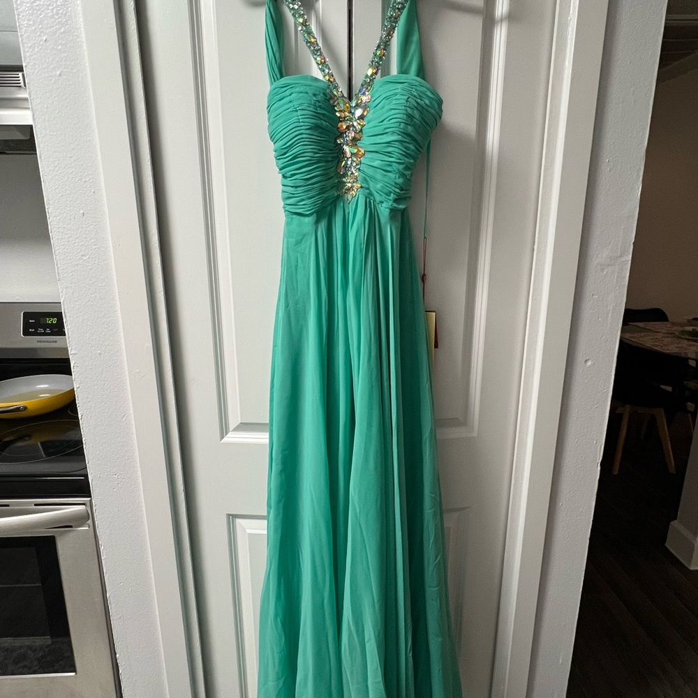 Elegant Green Evening Gown